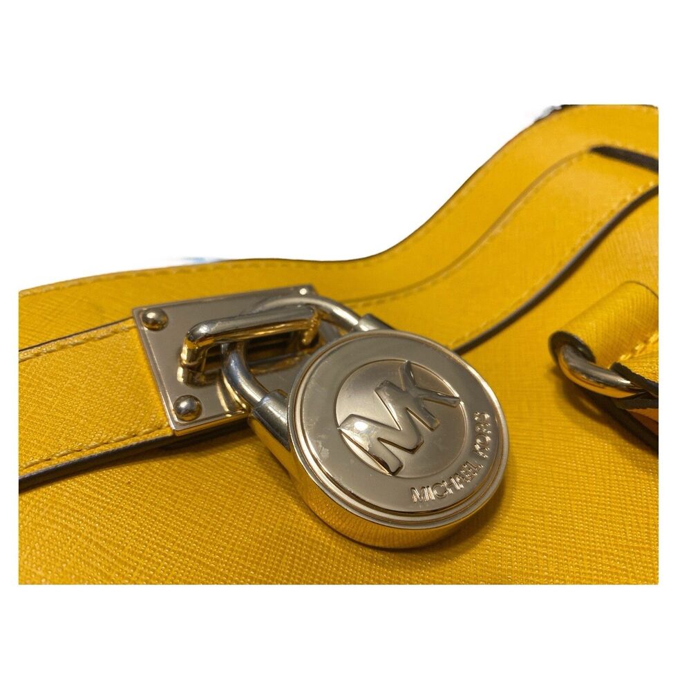 Michael Kors Womens Yellow Saffiano Leather Large Purse - Picture 2 of 8